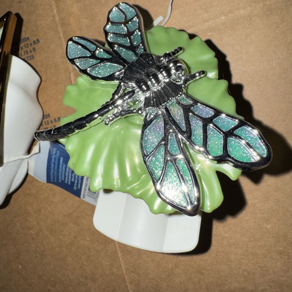 Yankee Candle Green and Silver Night Light Set scent diffuser - Picture 2 of 5